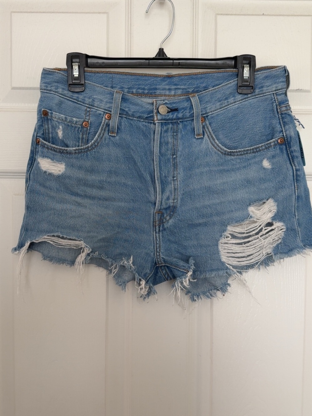 501 Levi’s Distressed Denim Shorts - Light Blue